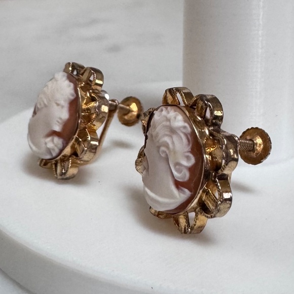 Vintage 12K Gold Filled GF Carved Shell Cameo Screw-back Earrings 4.72 Gram - Picture 5 of 11